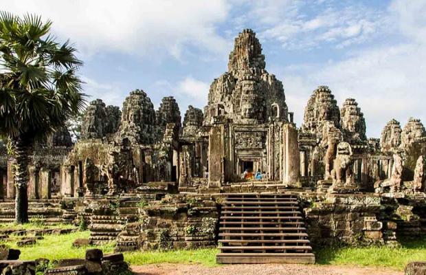 Angkor Wat and Angkor Thom Day Tour by Bikes