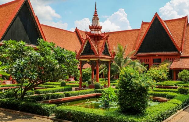 Phnom Penh Full Day Tour; National Museum, Royal Palace, Toul Sleng Museum & Killing Fields