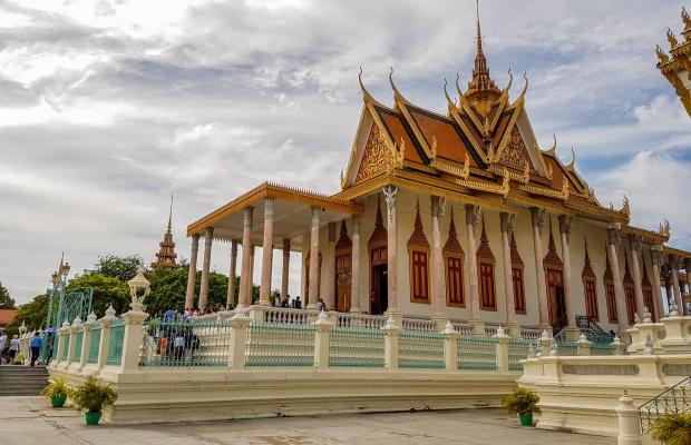 Phnom Penh Full Day; Royal Palace, National Museum, Wat Phnom, Central Market, Riverside Walk